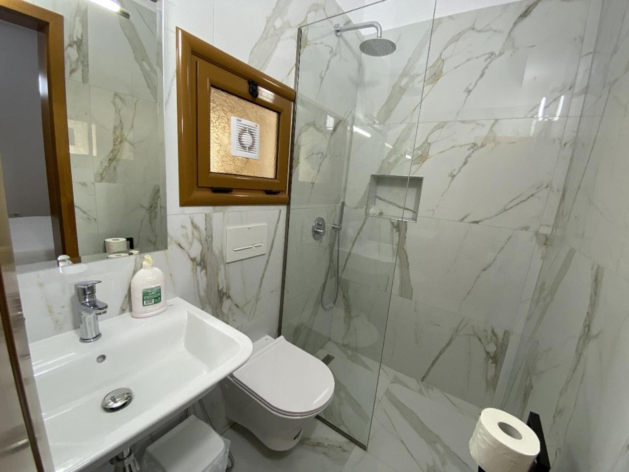 Hotel Martini Vlorë Eksteriør bilde