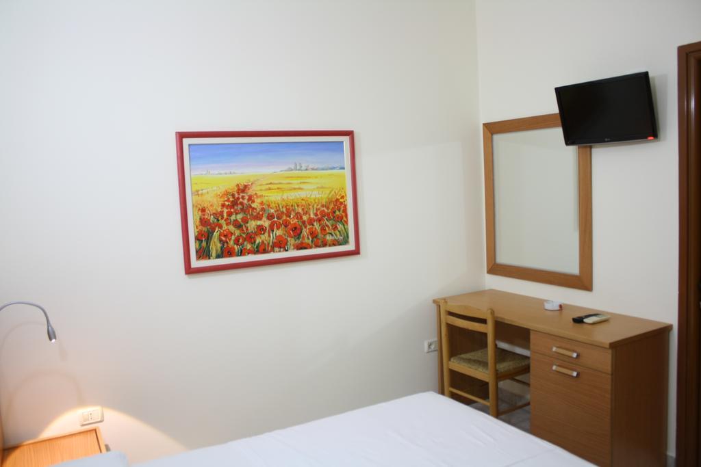 Hotel Martini Vlorë Rom bilde